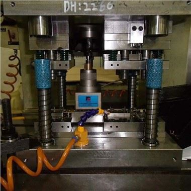 Progressive Die With Automatic Tapping